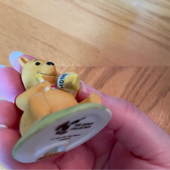 Vintage Winnie The Pooh The Disney Collection 1987 Miniature Porcelain Figurine - Picture 6 of 7